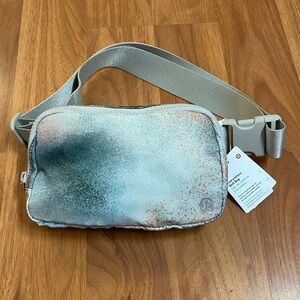 ❤️ Lululemon Everywhere Belt Bag Spray Paint NWT